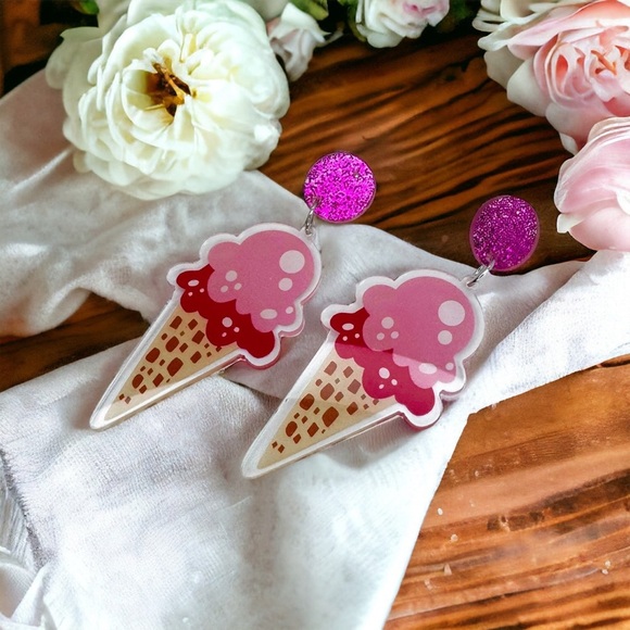 Sweet Treat for Your Ears! NWT Handmade Ice Cream Cone Earrings - Fun Jewelry! - Picture 4 of 5